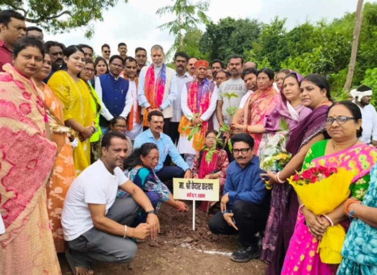 वन मंत्री कश्यप ने पौधा रोपित कर किया ‘वूमन फॉर ट्री’ अभियान का शुभारंभ