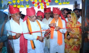 पशुपालन, डेयरी एवं देवस्थान मंत्री ने बाड़मेर के शिवाजी नगर में किया ग्रामीण सेवा शिविर का निरीक्षण