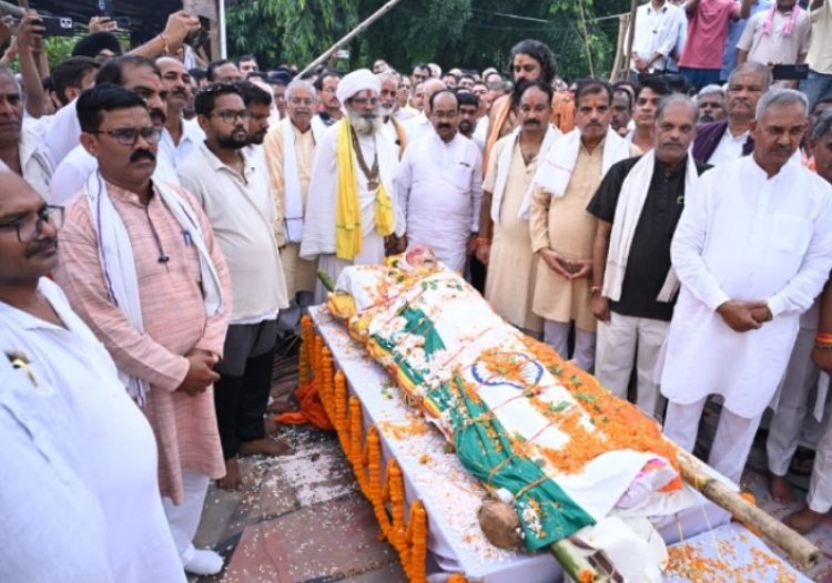 मदकू द्वीप क्षेत्र के विकास के शिल्पी शांताराम को दी गई श्रद्धांजलि