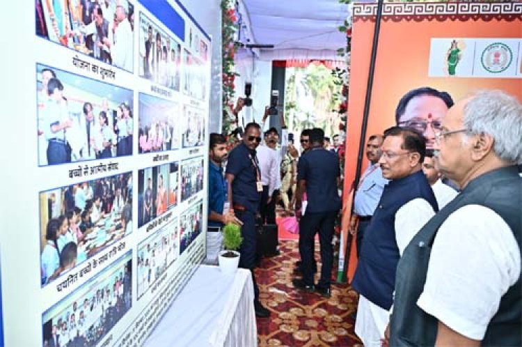मुख्यमंत्री साय ने किया श्रम विभाग द्वारा आयोजित प्रदर्शनी का अवलोकन