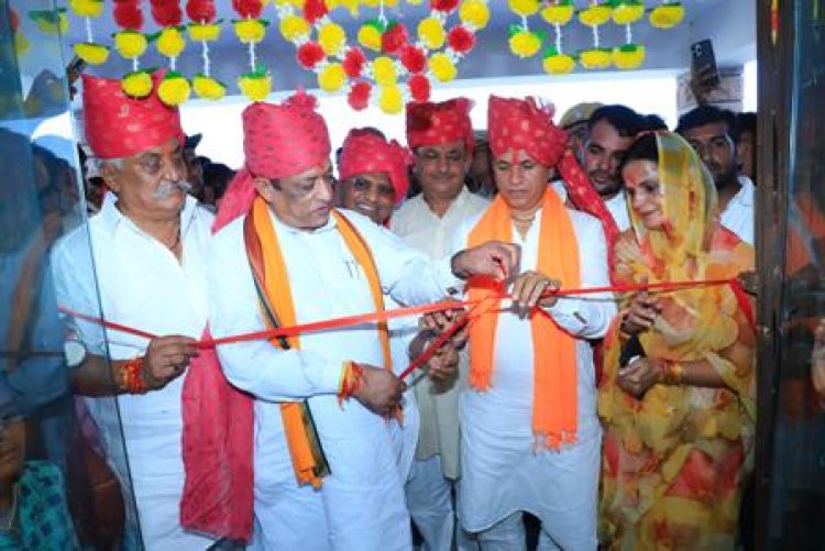 पशुपालन, डेयरी एवं देवस्थान मंत्री ने बाड़मेर के शिवाजी नगर में किया ग्रामीण सेवा शिविर का निरीक्षण