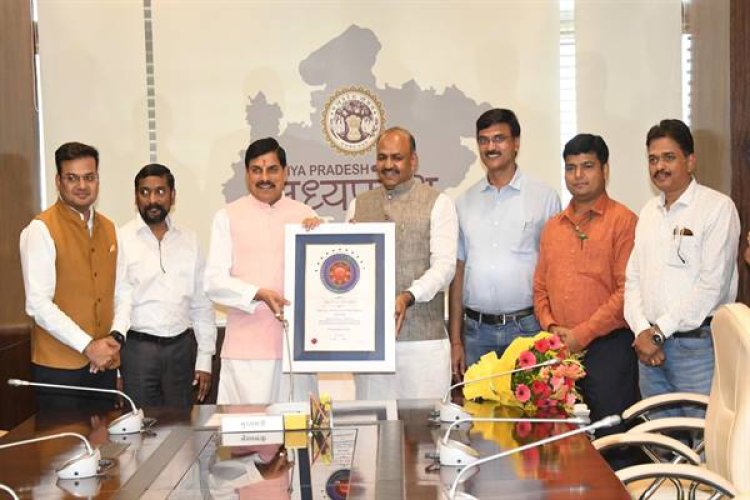 मुख्यमंत्री डॉ. यादव ने पिछड़ा वर्ग एवं अल्पसंख्यक कल्याण विभाग को स्कॉच अवॉर्ड मिलने पर दी बधाई