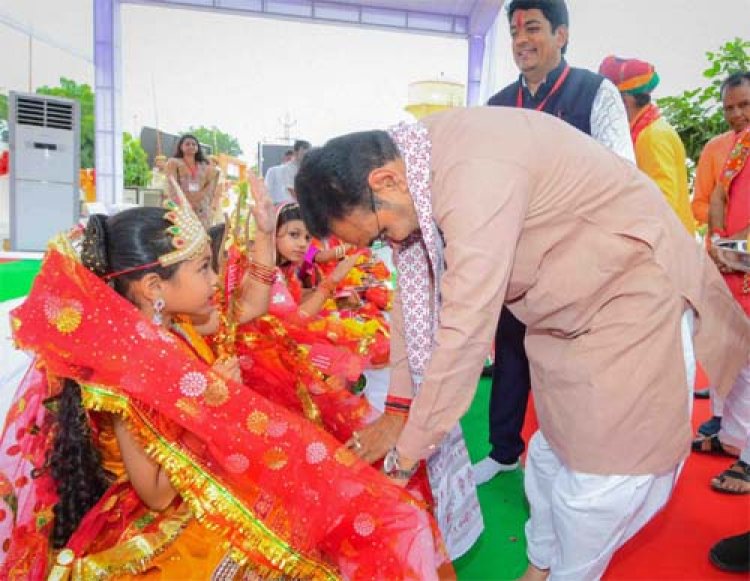 मुख्यमंत्री का जैतारण दौरा: मुख्यमंत्री भजनलाल शर्मा ने शारदीय नवरात्र पर कन्या पूजन की परम्परा का किया पालन