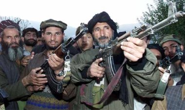 घुटनों पर आया पाकिस्तान, घर में घुसकर मार रहा अफगानिस्तान 