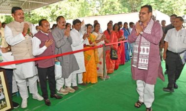 मुख्यमंत्री निवास पर दीपावली मिलन कार्यक्रम, वोकल फॉर लोकल को अपनाते हुए स्थानीय उत्पादों की करें खरीद: मुख्यमंत्री भजनलाल शर्मा