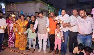 शिक्षा मंत्री गजेन्द्र यादव ने बच्चों संग “विष्णु के दिया”  कार्यक्रम में मनाई दीपावली, शिक्षा, संस्कृति और आनंद का संगम