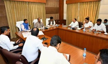 उप मुख्यमंत्री अरुण साव ने वन एवं पर्यावरण मंत्री केदार कश्यप और वित्त मंत्री ओ.पी. चौधरी के साथ राज्योत्सव व प्रधानमंत्री के नवा रायपुर प्रवास की तैयारियों की समीक्षा की