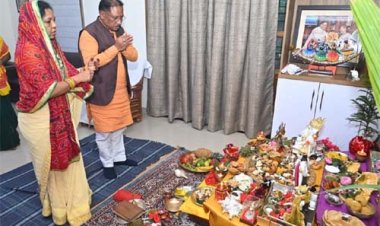 मुख्यमंत्री विष्णु देव साय ने की गोवर्धन पूजा, प्रदेश की सुख-समृद्धि और खुशहाली की कामना की