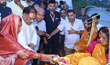 मुख्यमंत्री साय ने जशपुर में दुलदुला छठ घाट में सूर्य को दिया अर्घ्य: प्रदेश की सुख-समृद्धि और खुशहाली की कामना की