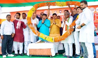 लालू के गढ में मोहन का सिंहनाद, बोले आपके हाथ में सुदर्शन चक्र, नापाक गठबंधनों का नाश करें