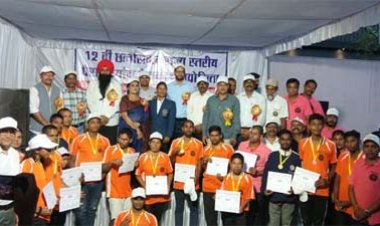 राज्यस्तरीय पैरा दिव्यांग तैराकी प्रतियोगिता में जशपुर खिलाड़ियों ने शानदार प्रदर्शन कर तीन गोल्ड और दो सिल्वर मैडल किए हासिल