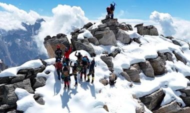 हिमालय में गूँजी जशपुर की गूंज: आदिवासी युवाओं ने जगतसुख पीक पर खोला नया मार्ग