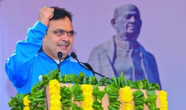 सरदार वल्लभभाई पटेल की 150वीं जयंती: मुख्यमंत्री भजनलाल शर्मा ने गांधी सर्किल से अमर जवान ज्योति तक आमजन के साथ किया पैदल मार्च