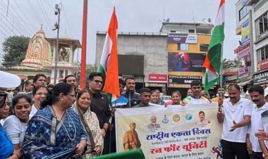 मंत्री निर्मला भूरिया ने झाबुआ में हरी झंडी दिखाकर किया “एकता दौड़” का शुभारंभ