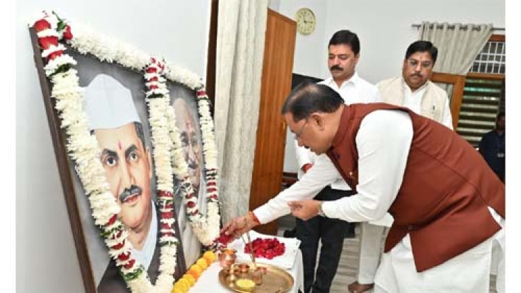 मुख्यमंत्री साय ने राष्ट्रपिता महात्मा गांधी और पूर्व प्रधानमंत्री लाल बहादुर शास्त्री को उनकी जयंती पर किया नमन