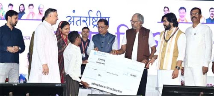 वृद्धजनों के सम्मान और कल्याण के लिए सरकार प्रतिबद्ध: मुख्यमंत्री विष्णु देव साय