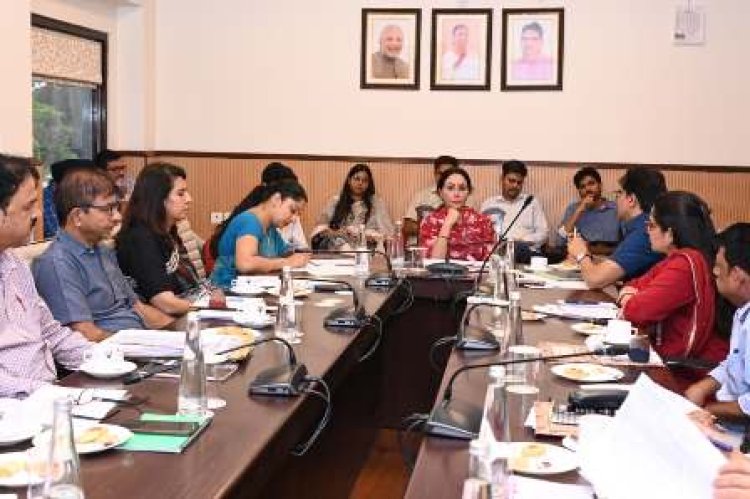 उपमुख्यमंत्री दिया कुमारी ने समीक्षा बैठक में पर्यटन और कला, साहित्य एवं संस्कृति विभाग से जुड़े विभिन्न विकास कार्यों एवं योजनाओं की प्रगति में तेजी लाने के दिए निर्देश