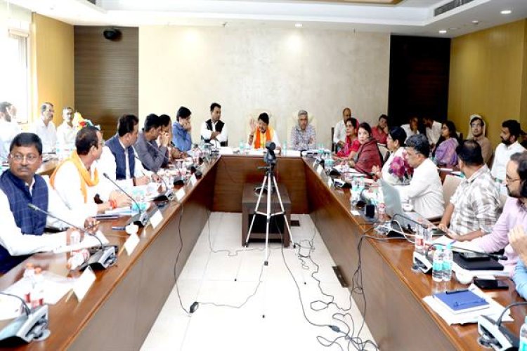 मंत्री विजयवर्गीय ने की नगरीय विकास योजनाओं की समीक्षा