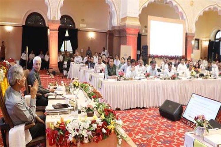 कलेक्टर्स जन कल्याणकारी योजना और विकास कार्यों के प्रचार में करें सहयोग : मुख्य सचिव जैन
