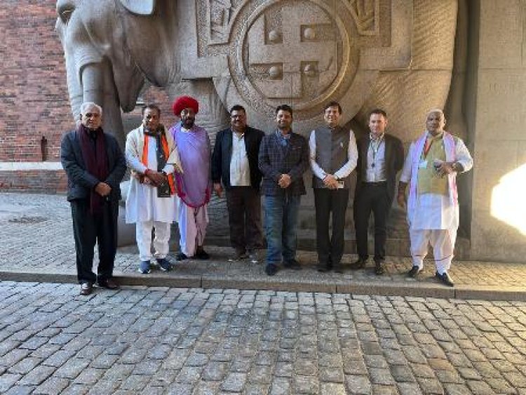 जवाहर सिंह बेढ़म ने मंत्रिपरिषद के साथियों के साथ कार्ल्सबर्ग मुख्यालय का दौरा किया