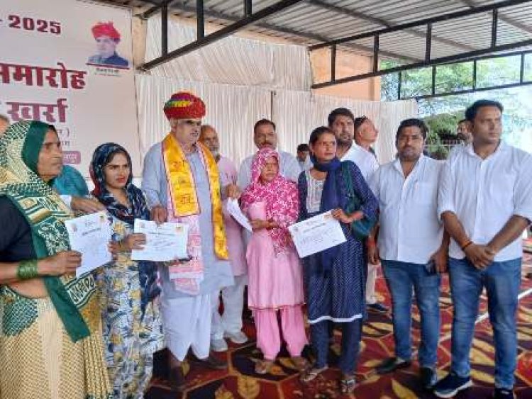 स्वायत्त शासन मंत्री ने वितरित किये 250 पट्टे विभिन्न स्वीकृति पत्र