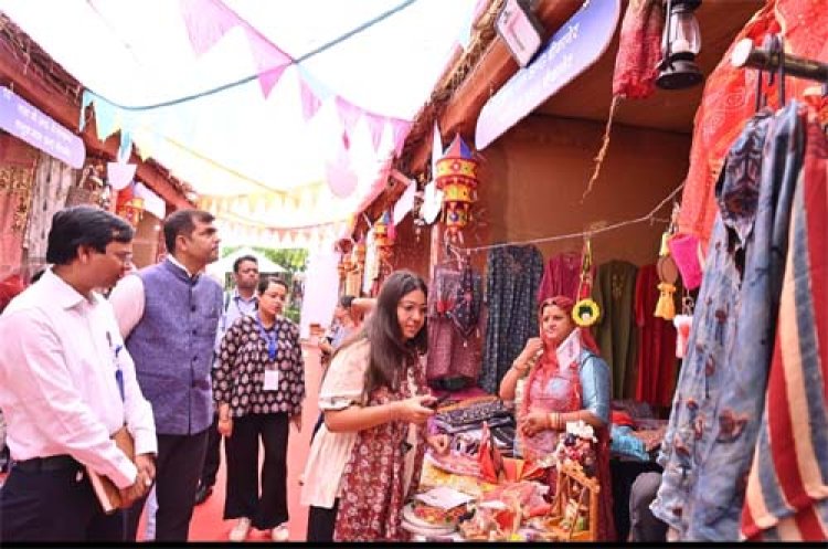 राजीविका द्वारा इंदिरा गांधी पंचायती राज संस्थान परिसर में सुमंगल–दीपावली मेला का आयोजन