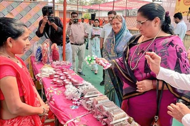 झाबुआ में 40 प्रतिभाशाली बालिकाएँ सम्मानित