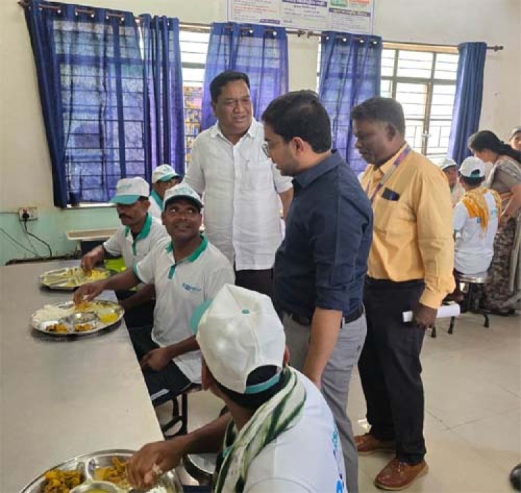 आड़ावाल नक्सल पुनर्वास केंद्र “नवां बाट” में आत्मसमर्पित माओवादियों को मिल रहा आजीविका प्रशिक्षण