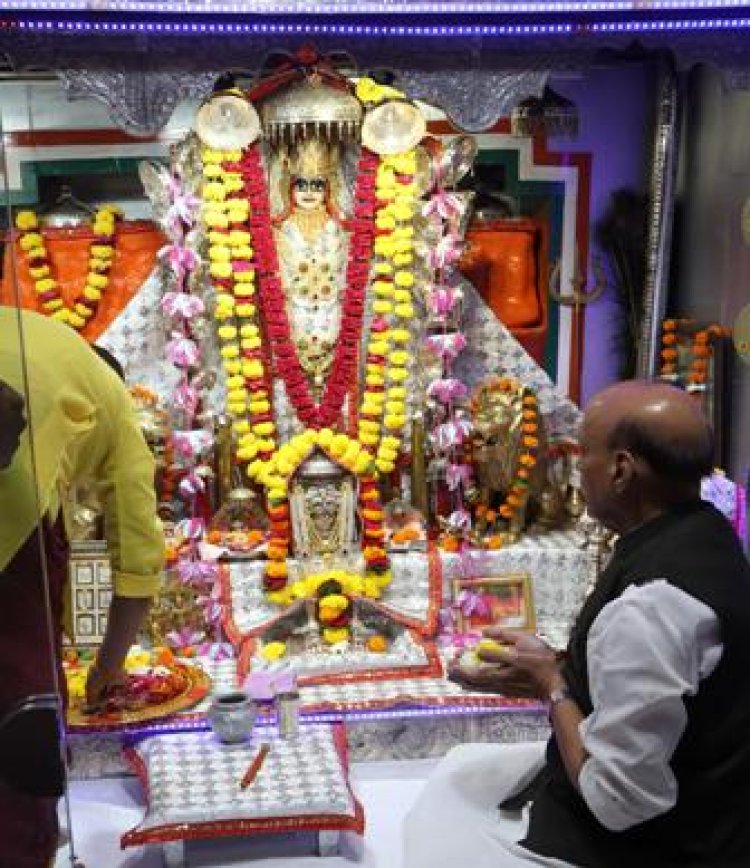 केंद्रीय रक्षामंत्री का तनोट माता मंदिर का दौरा, सीमा सुरक्षा बल के शौर्य, निष्ठा एवं प्रतिबद्धता की प्रशंसा की