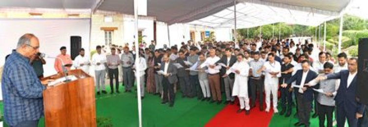राष्ट्रीय एकता दिवस: सचिवालय में अधिकारियों-कर्मचारियों ने ली राष्ट्रीय एकता और अखण्डता की शपथ