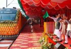 प्रधानमंत्री मोदी ने बनारस-खजुराहो वंदे भारत ट्रेन की दी सौगात