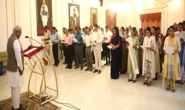 राज्यपाल मंगुभाई पटेल ने अधिकारी-कर्मचारियों के साथ गाया “वंदे मातरम्”