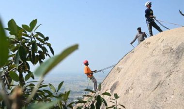 जशपुर जम्बुरी 2025 : देशदेखा में 120 पर्यटक ले रहे रॉक क्लाइंबिंग का रोमांच, विशेषज्ञों की निगरानी में सुरक्षित साहसिक अनुभव