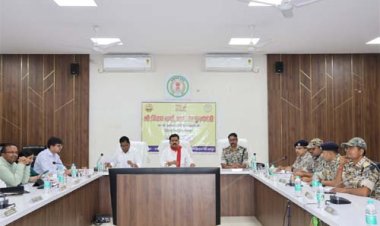 उपमुख्यमंत्री विजय शर्मा ने बीजापुर में नक्सल उन्मूलन एवं अंदरूनी क्षेत्रों में विकास कार्यों की ली समीक्षा