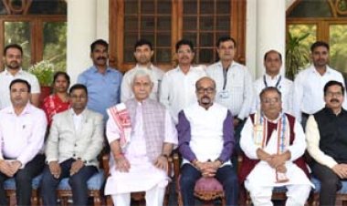 राज्यपाल रमेन डेका से जम्मू-कश्मीर के उपराज्यपाल मनोज सिन्हा ने की सौजन्य मुलाकात