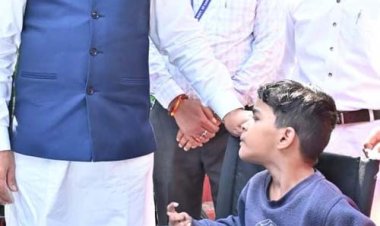 पैरों से चित्र उकेरने वाली पूनम बिटिया के जीवन में मुख्यमंत्री ने भरी नई उम्मीद, अब विशेष विद्यालय में मिलेगा शिक्षण और छात्रवृत्ति
