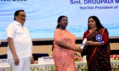 जल संचय के क्षेत्र में श्रेष्ठ पहल के लिए गुना नगरीय निकाय को राष्ट्रपति द्रौपदी मुर्मू ने किया सम्मानित