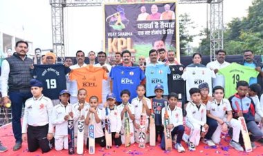 उपमुख्यमंत्री विजय शर्मा ने किया 'विजय शर्मा कवर्धा प्रीमियर लीग' पोस्टर का विमोचन