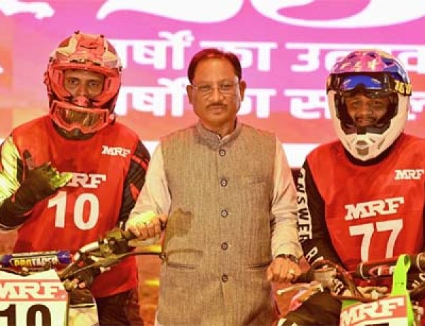 राष्ट्रीय सुपरक्रॉस बाइक रेसिंग चैंपियनशिप-2025 का रोमांच रायपुर में:मुख्यमंत्री विष्णु देव साय ने बढ़ाया युवाओं का हौसला
