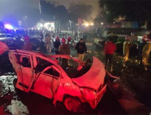 धमाके से दहली दिल्ली, लाल किले के पास हुआ धमाका: 11 की मौत, कई घायल