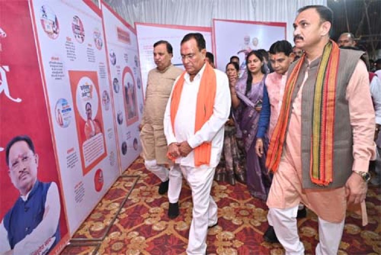 छायाचित्र प्रदर्शनी ने लोगों को किया आकृष्ट,कैबिनेट मंत्री सहित जनप्रतिनिधियों ने किया अवलोकन व खिंचवाई सामूहिक फोटो