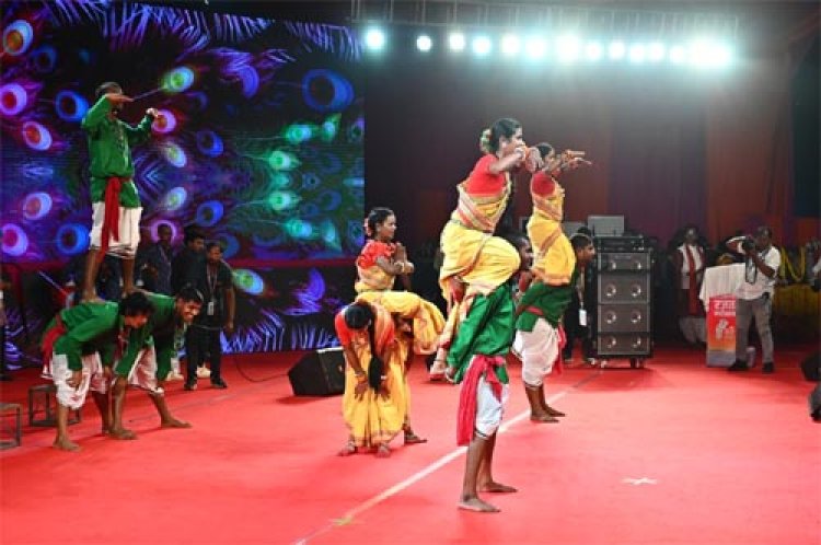 राज्योत्सव के मंच पर छत्तीसगढ़ी रंग और सुरों की गूंज