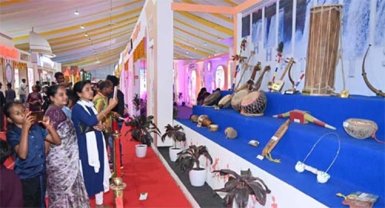 छत्तीसगढ़ की विकास गाथा देखने पहुंचे लोगों में भारी उत्साह