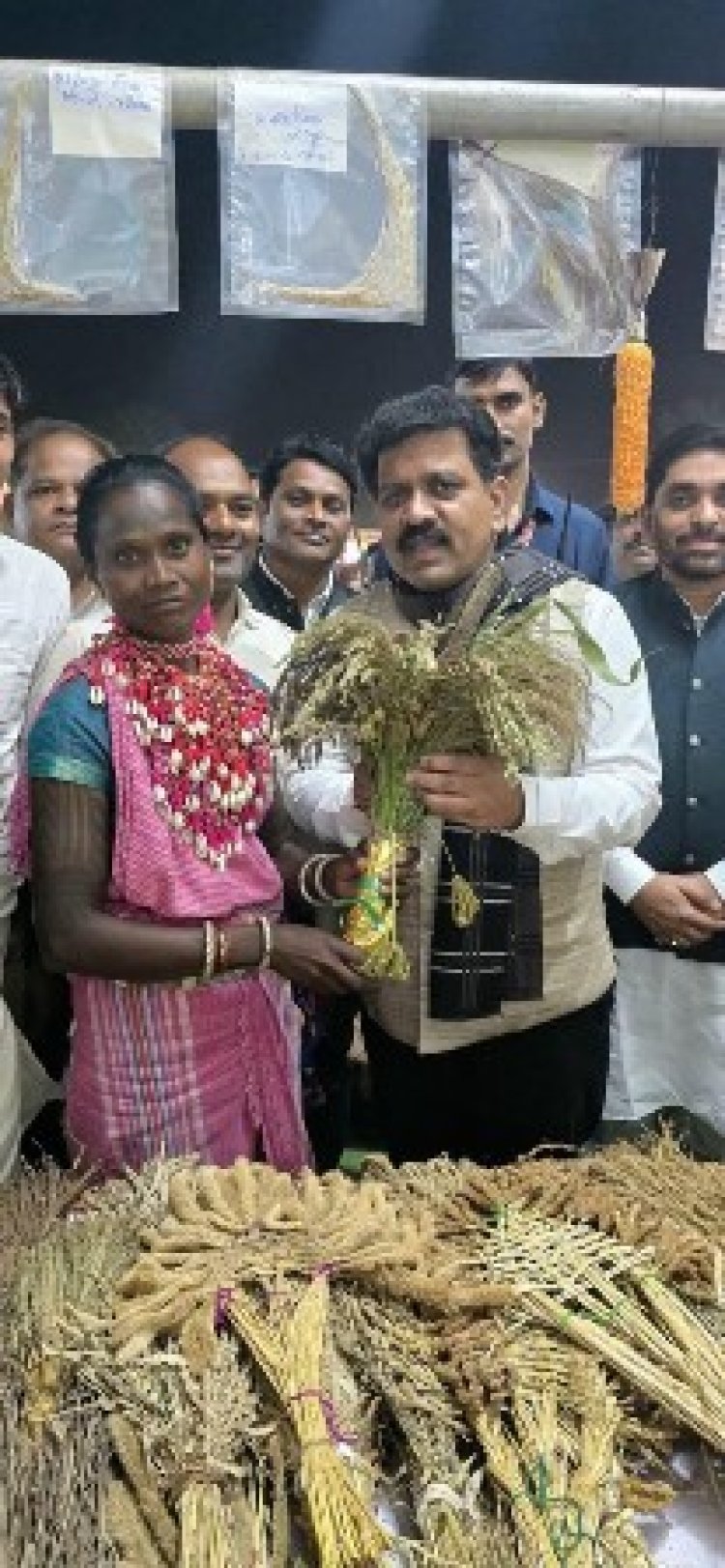 उपमुख्यमंत्री शर्मा ने भारत की मिलेट्स क्वीन लहरी बाई बैगा को किया सम्मानित