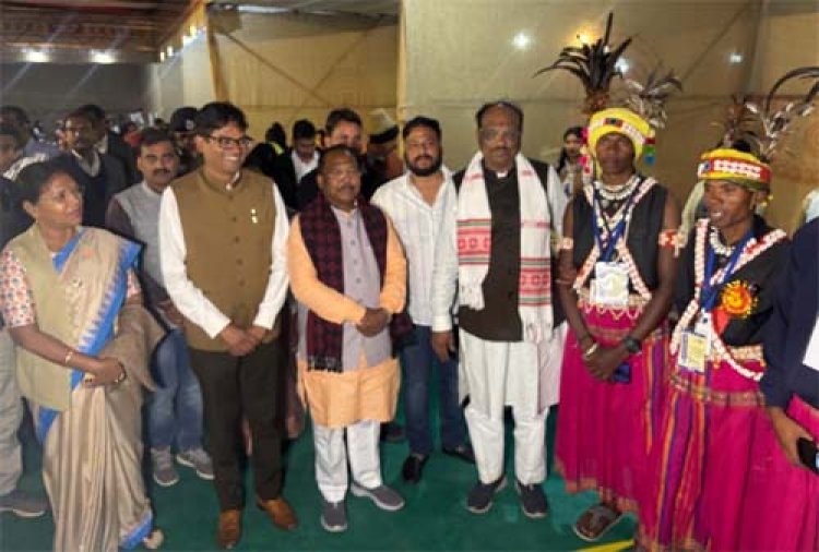 केन्द्रीय राज्यमंत्री दुर्गा दास उइके ने जनजातीय गौरव दिवस कार्यक्रम की तैयारियों का लिया जायजा