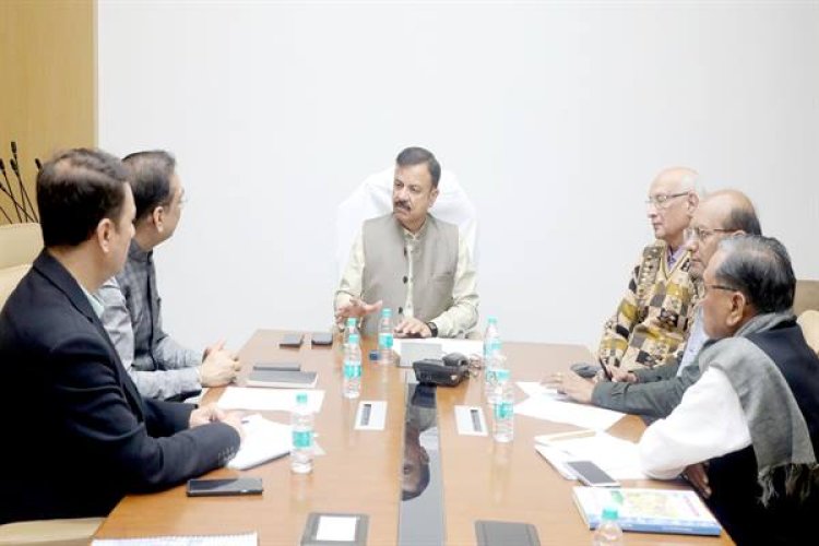 प्रदेश के स्कूलों में पढ़ाये जा रहे पाठ्यक्रम पर हो निरंतर रिसर्च