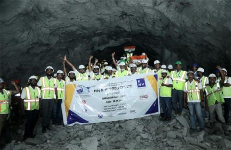 छत्तीसगढ़ के पहले राष्ट्रीय राजमार्ग सुरंग का ब्रेकथ्रू पूरा