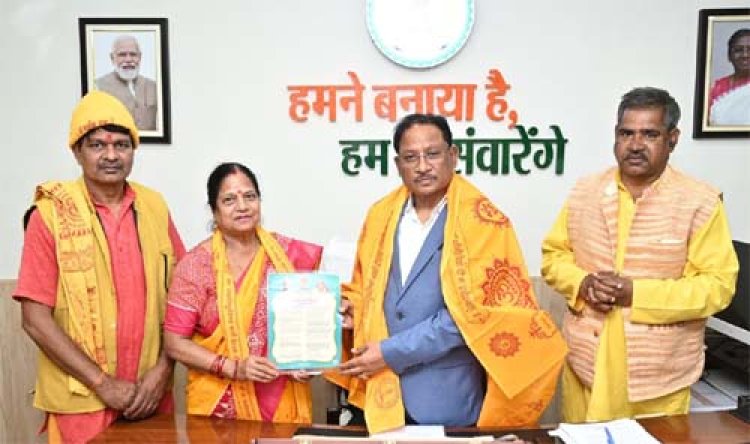 मुख्यमंत्री से अखिल विश्व गायत्री परिवार के सदस्यों ने  सौजन्य मुलाकात की