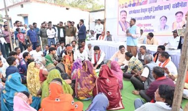 उपमुख्यमंत्री विजय शर्मा ने ग्राम चरडोंगरी और बांझी में चौपाल लगाकर ग्रामीणों से किया सीधा संवाद