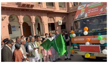 राज्य सरकार के दो वर्ष: प्रभारी मंत्री गजेंद्र सिंह खींवसर ने विकास रथों को दिखाई हरी झंडी